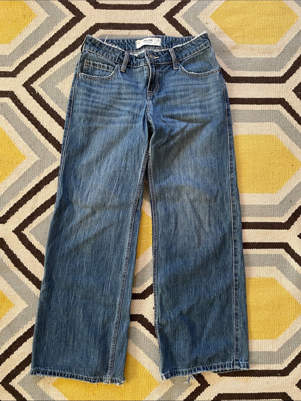 Hollister women’s low rise baggy jeans